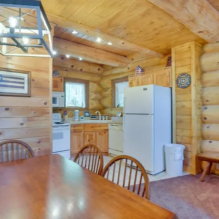 Idyllic Gatlinburg Cabin With Hot Tub And Balcony! Exterior photo