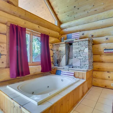 Idyllic Gatlinburg Cabin With Hot Tub And Balcony! Exterior photo