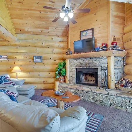 Idyllic Gatlinburg Cabin With Hot Tub And Balcony! Exterior photo