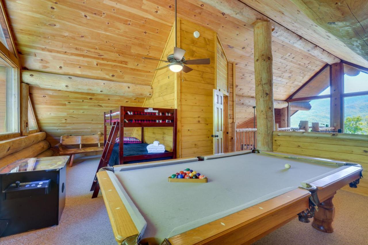 Idyllic With Hot Tub And Balcony! Hébergement de vacances Gatlinburg